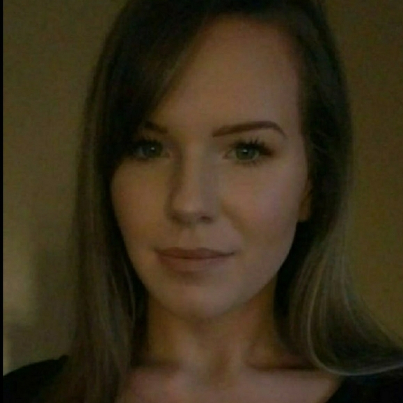 Meet your Posher, Miss Leslie - Picture 2 of 4